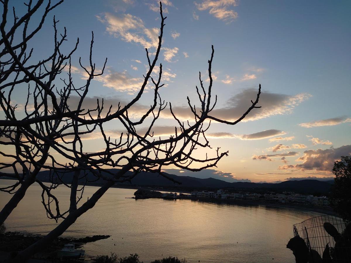 Skizenas Waterfront Apartments Haraki Exteriör bild