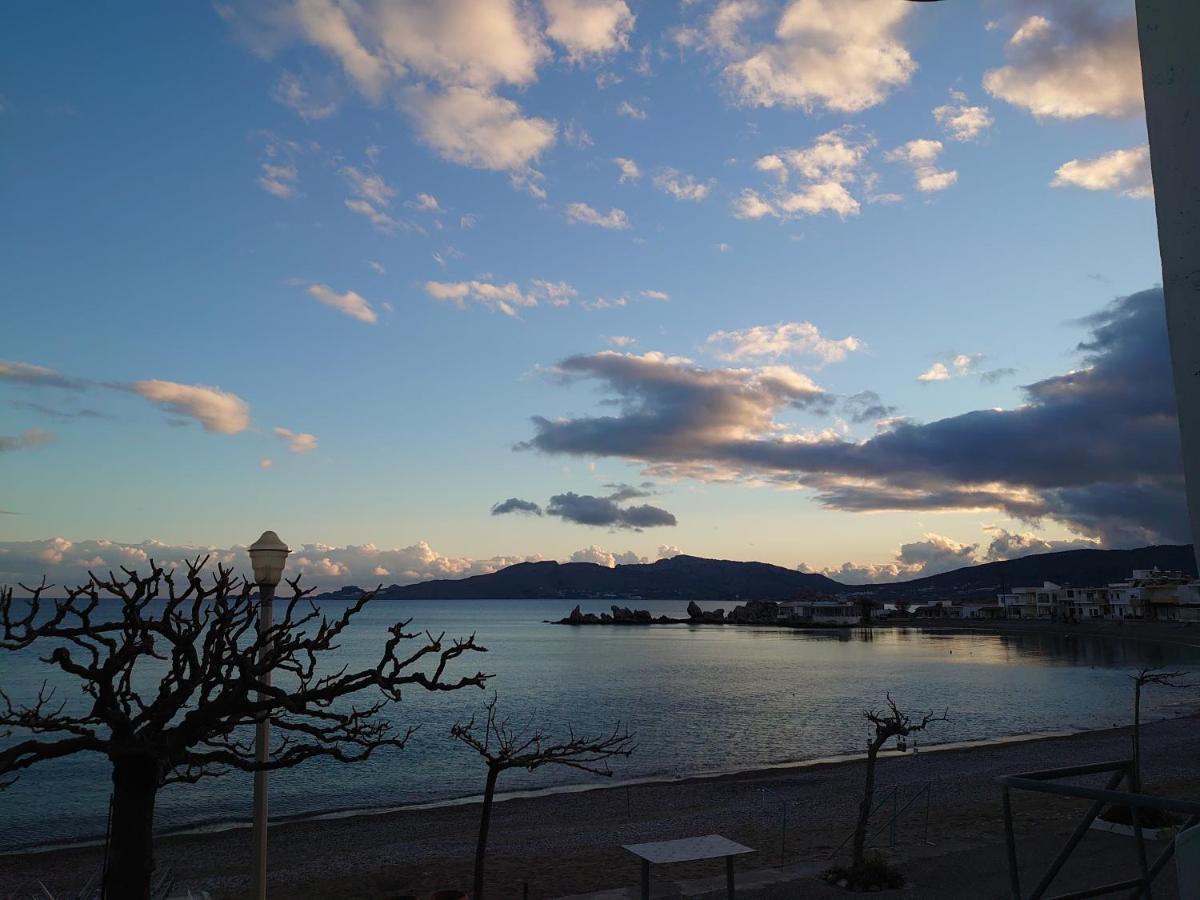 Skizenas Waterfront Apartments Haraki Exteriör bild